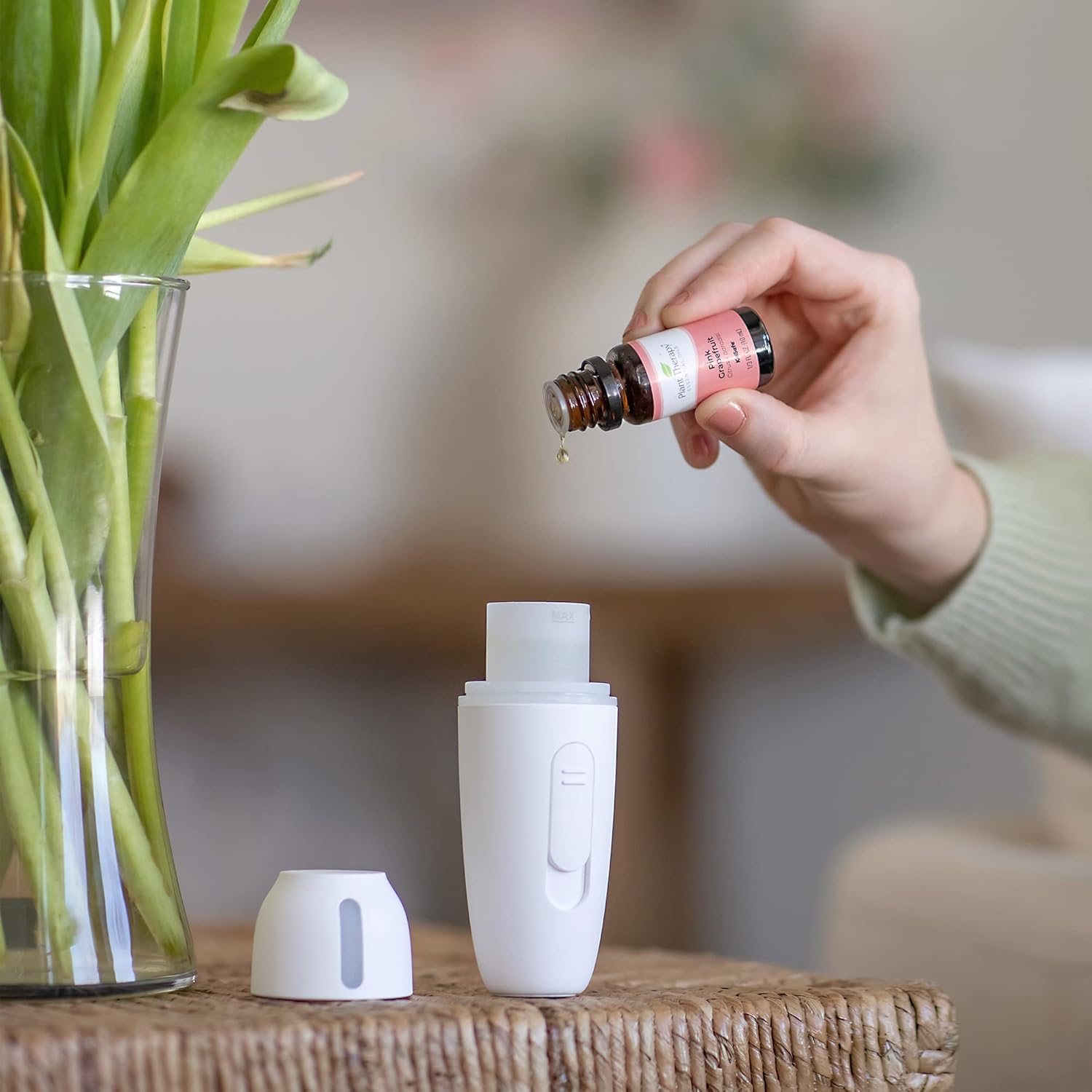 Mini Portable Diffuser for Essential Oils, Rechargeable USB, Cordless Z937