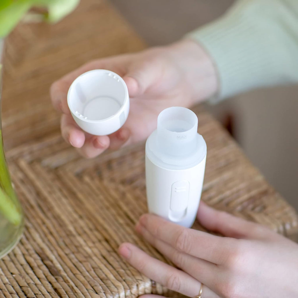 Mini Portable Diffuser for Essential Oils, Rechargeable USB, Cordless Z937