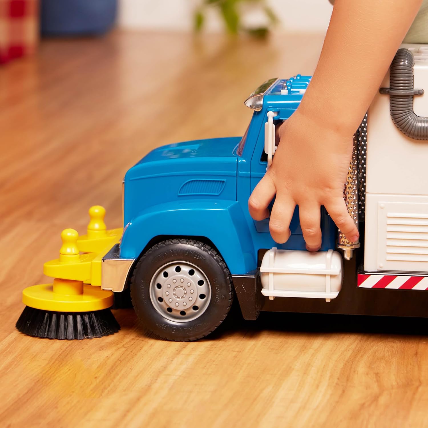 1:16 Scale Electric Street Sweeper Toy Truck with Openable Doors P573