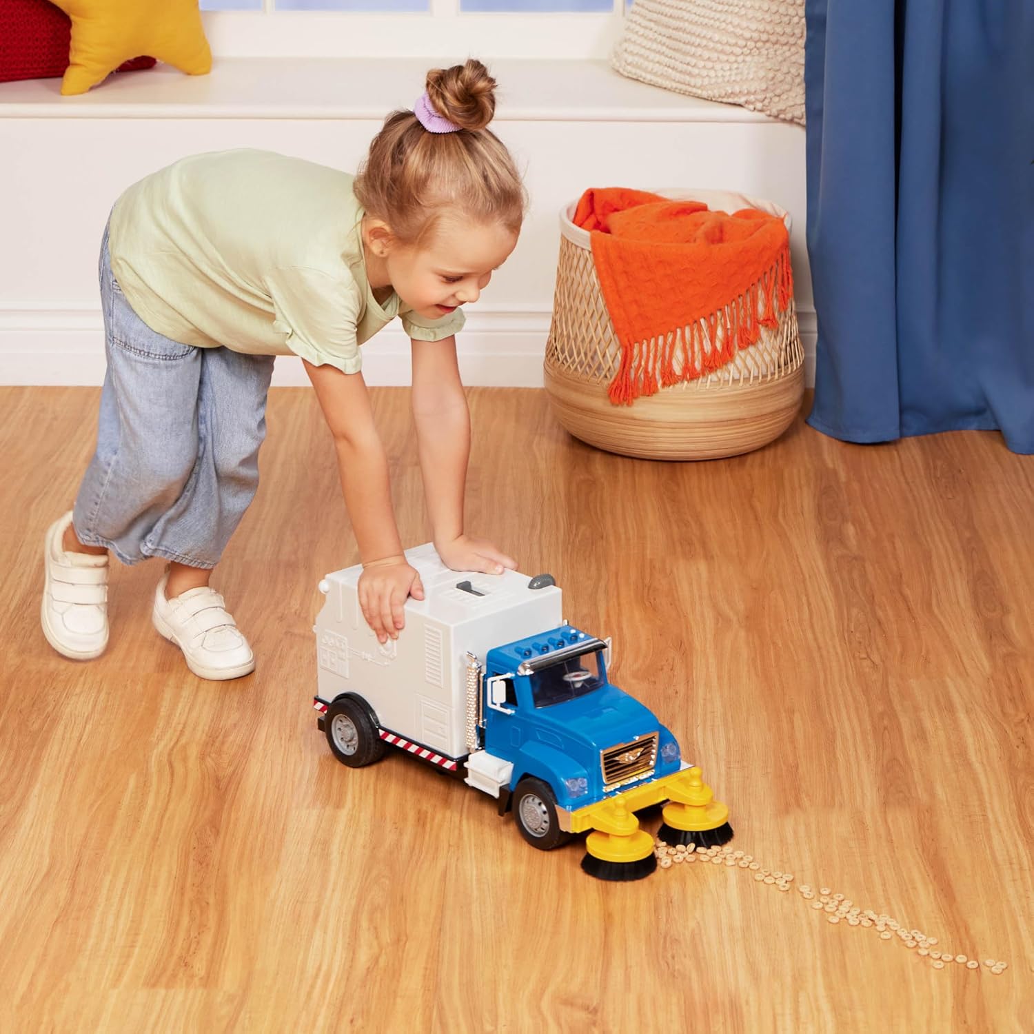 1:16 Scale Electric Street Sweeper Toy Truck with Openable Doors P573
